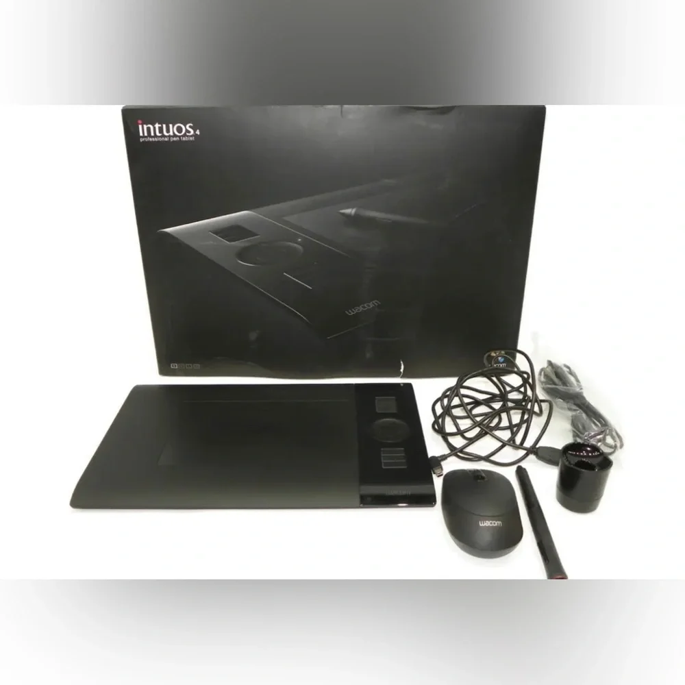 Intuos 4 Wacom Tablet Artist Drawing Pad & Pen in Orig Box - Black - Small Size